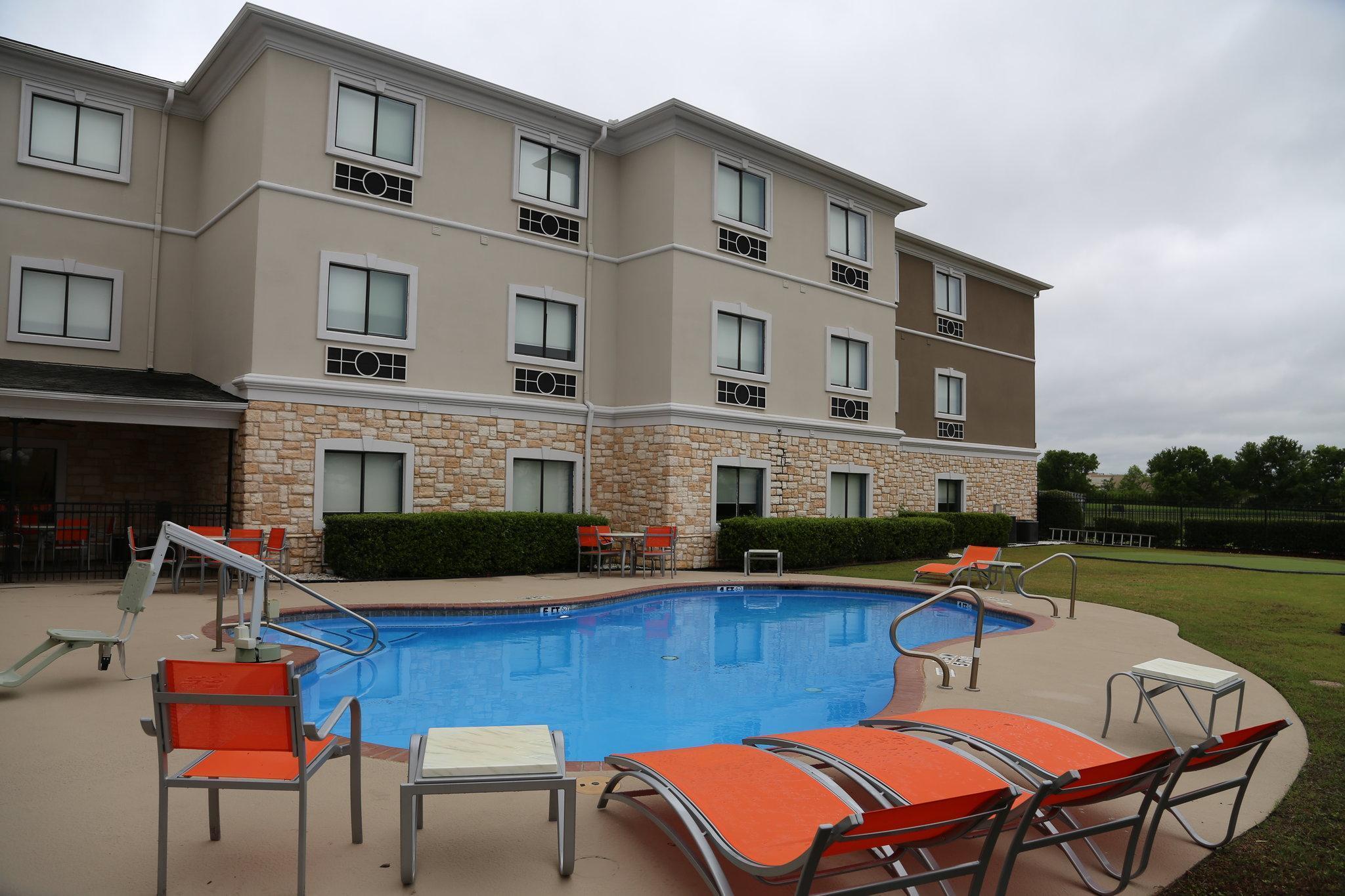 Holiday Inn Express Hotel & Suites Greenville By Ihg Exterior foto