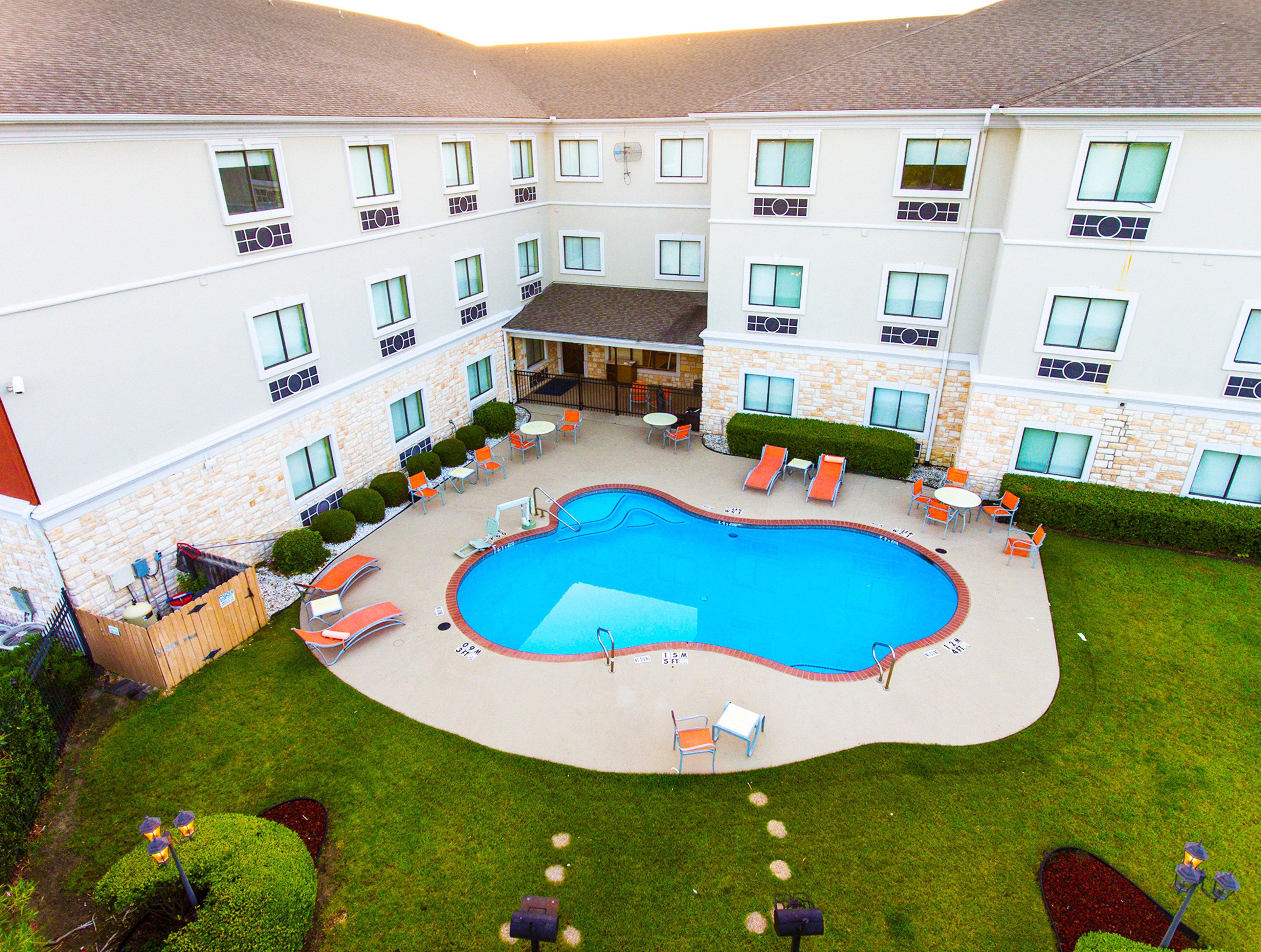 Holiday Inn Express Hotel & Suites Greenville By Ihg Exterior foto