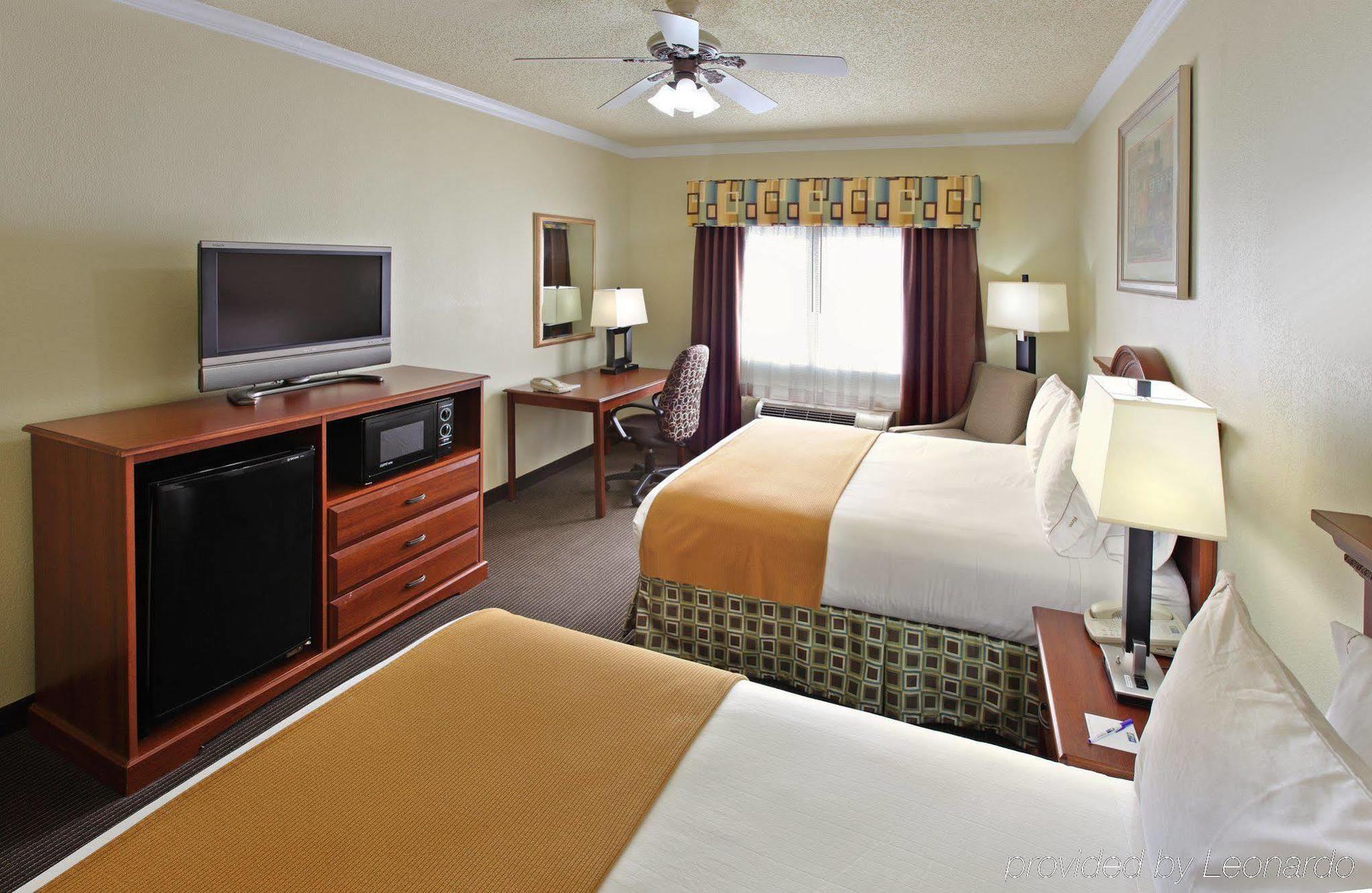 Holiday Inn Express Hotel & Suites Greenville By Ihg Habitación foto