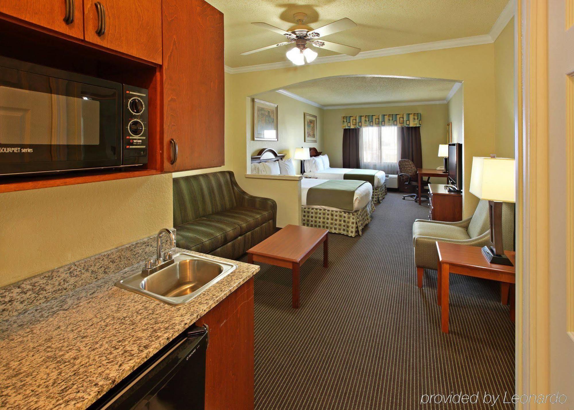 Holiday Inn Express Hotel & Suites Greenville By Ihg Exterior foto
